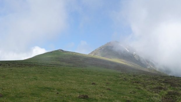 Le Cap de Bouirex caressé par les nuages...