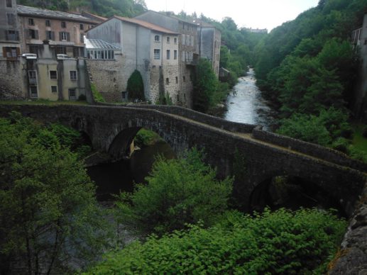 Le pont médiéval d'OLLIERGUES 