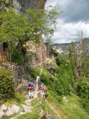 SAM_0935 Causse de Sauveterre, corniche du Tarn, Eglazines (1) [redim]