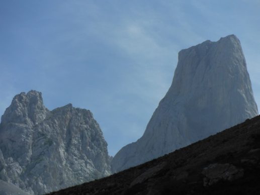 Le Naranjo de Bulnes (2519m) ou Pico Uriellu... vu de la descente.